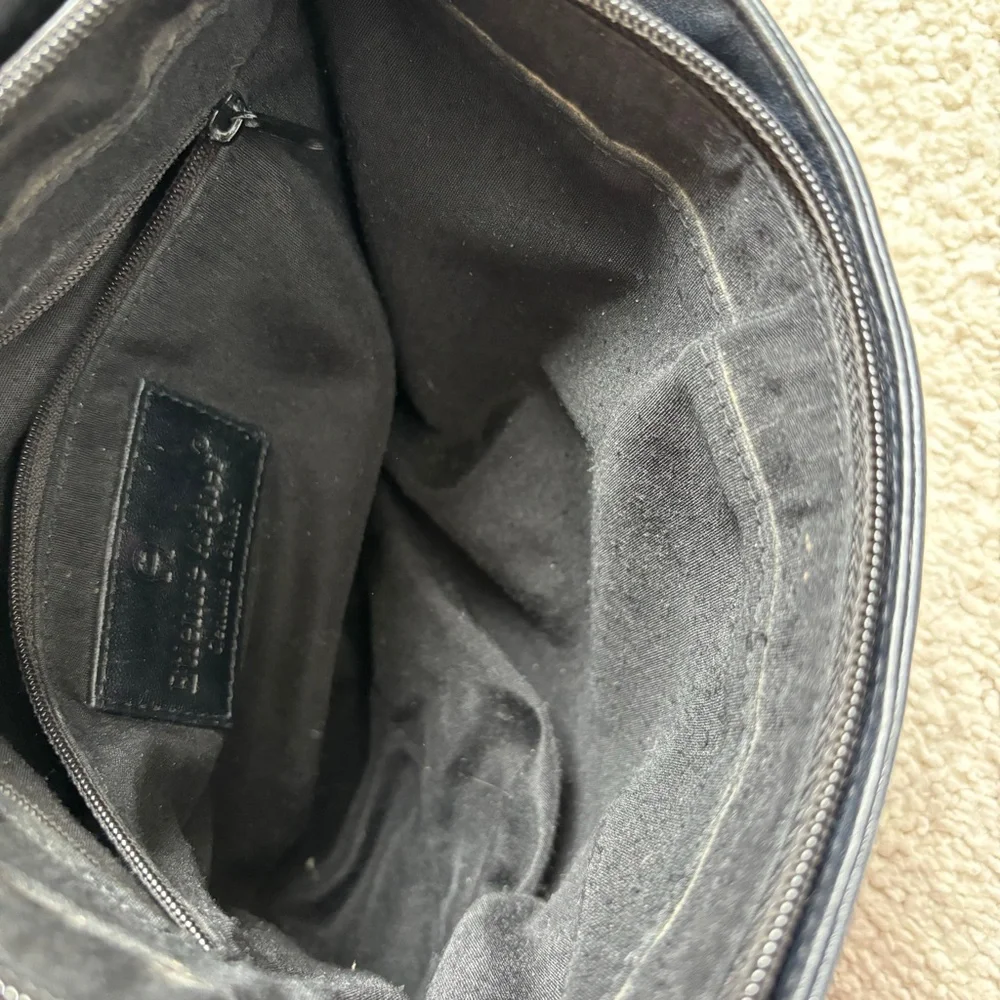 Vintage Navy leather Etienne Aigner adjustable shoulder bag